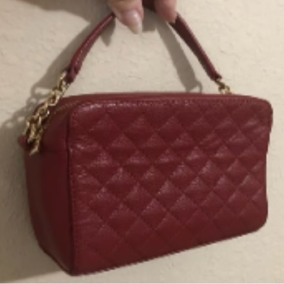 Barneys New York Sm Red Faux Leather Quilted Purse w/goldtone chain handle. - Picture 2 of 5